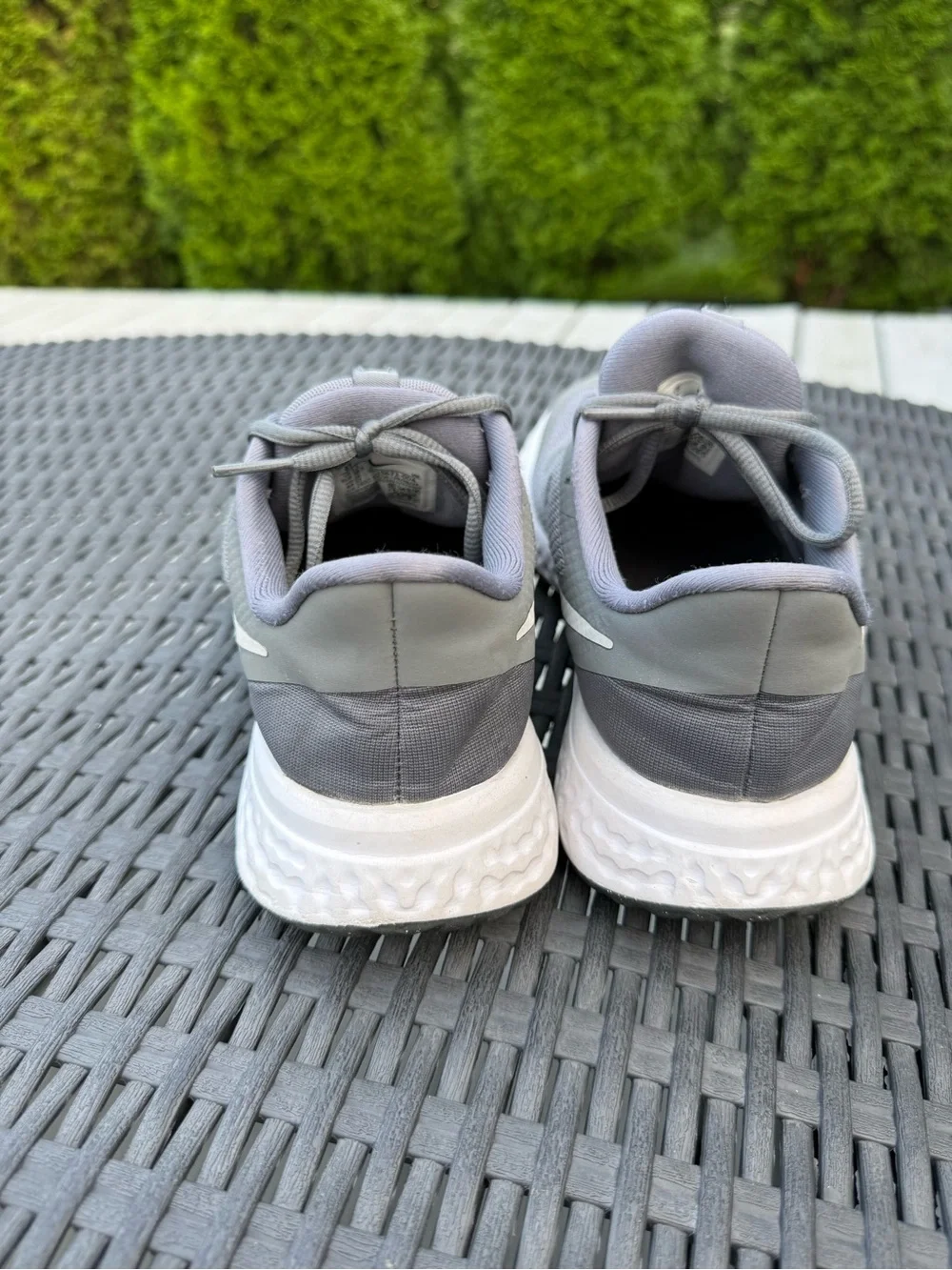 NIKE REVOLUTION 5 BQ5671-004 Grey 7,5 (6Y)